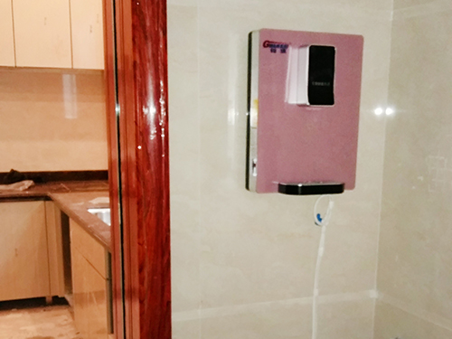 壁掛式即熱飲水機(jī) 壁掛式即熱飲水機(jī)